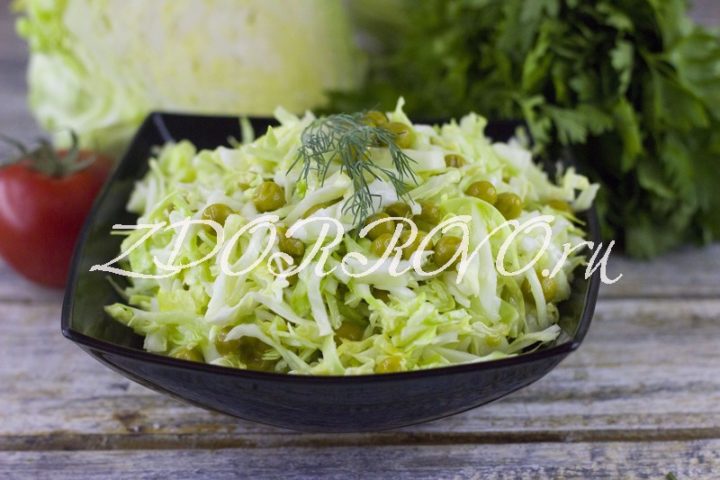 Простой и вкусный салат с зеленым горошком